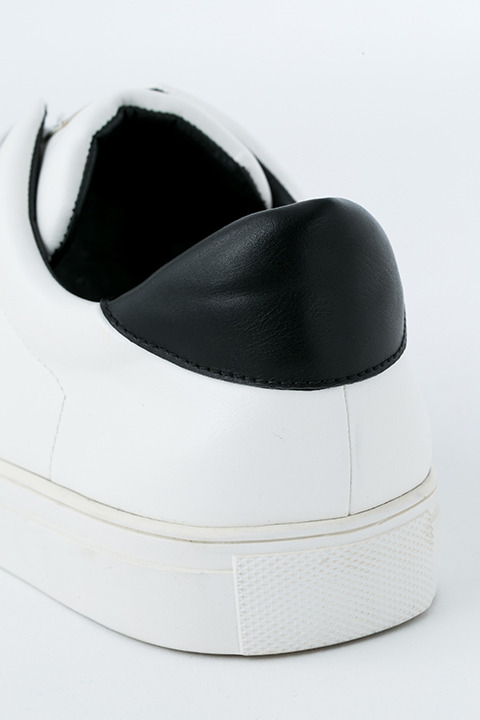 『血界戦線 & BEYOND』コラボレーション スニーカー 10,800円（税別）ザップ・レンフロモデル(C)2017 内藤泰弘／集英社・血界戦線 & BEYOND製作委員会