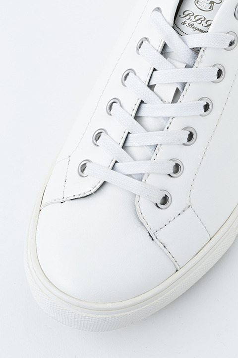 『血界戦線 & BEYOND』コラボレーション スニーカー 10,800円（税別）ザップ・レンフロモデル(C)2017 内藤泰弘／集英社・血界戦線 & BEYOND製作委員会