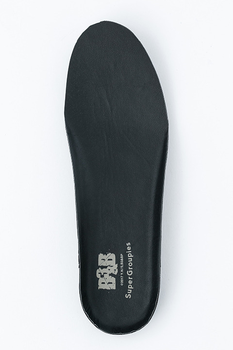 『血界戦線 & BEYOND』コラボレーション スニーカー 10,800円（税別）ザップ・レンフロモデル(C)2017 内藤泰弘／集英社・血界戦線 & BEYOND製作委員会