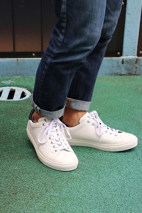 『血界戦線 & BEYOND』コラボレーション スニーカー 10,800円（税別）ザップ・レンフロモデル(C)2017 内藤泰弘／集英社・血界戦線 & BEYOND製作委員会