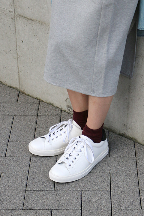 『血界戦線 & BEYOND』コラボレーション スニーカー 10,800円（税別）ザップ・レンフロモデル(C)2017 内藤泰弘／集英社・血界戦線 & BEYOND製作委員会