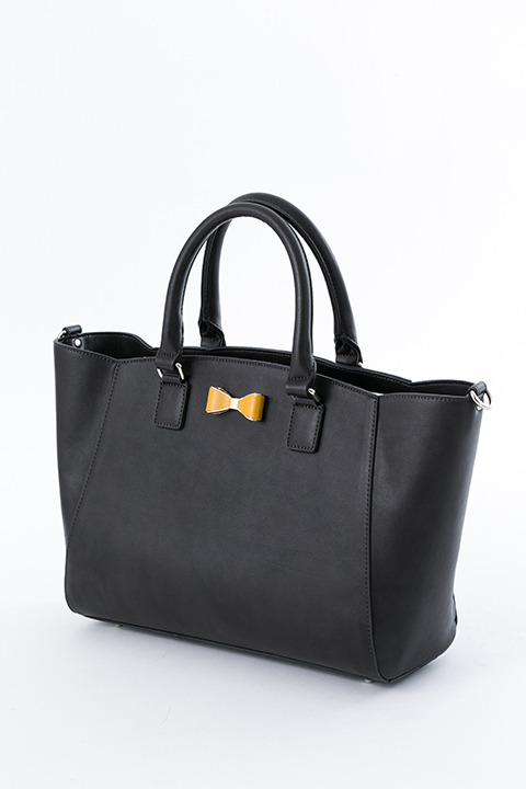 『血界戦線 & BEYOND』コラボレーション バッグ 12,800円（税別）スティーブン・A・スターフェイズモデル(C)2017 内藤泰弘／集英社・血界戦線 & BEYOND製作委員会