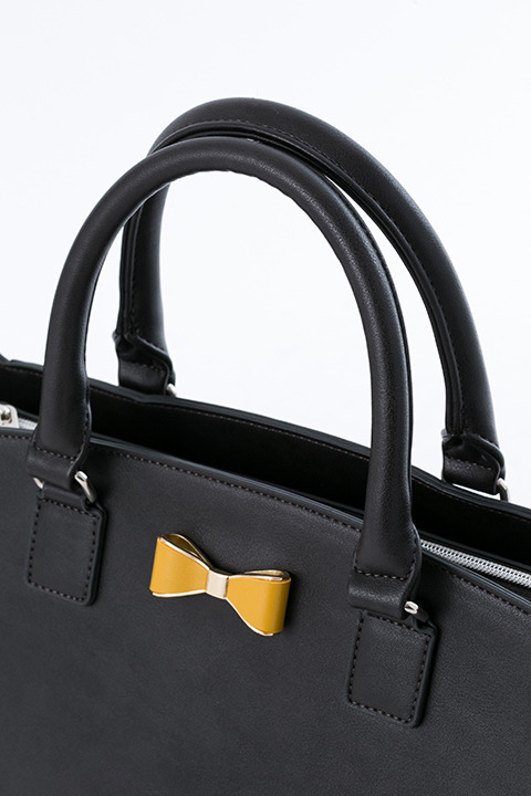 『血界戦線 & BEYOND』コラボレーション バッグ 12,800円（税別）スティーブン・A・スターフェイズモデル(C)2017 内藤泰弘／集英社・血界戦線 & BEYOND製作委員会