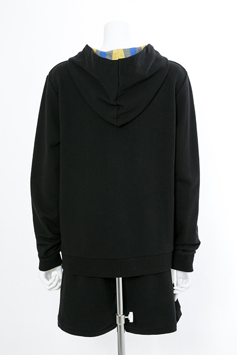 『血界戦線 & BEYOND』コラボレーション ルームウェア 10,800円（税別）スティーブン・A・スターフェイズモデル(C)2017 内藤泰弘／集英社・血界戦線 & BEYOND製作委員会