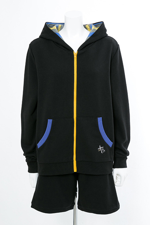 『血界戦線 & BEYOND』コラボレーション ルームウェア 10,800円（税別）スティーブン・A・スターフェイズモデル(C)2017 内藤泰弘／集英社・血界戦線 & BEYOND製作委員会