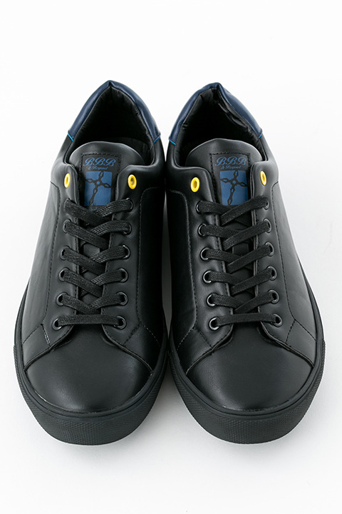 『血界戦線 & BEYOND』コラボレーション スニーカー 10,800円（税別）スティーブン・A・スターフェイズモデル(C)2017 内藤泰弘／集英社・血界戦線 & BEYOND製作委員会