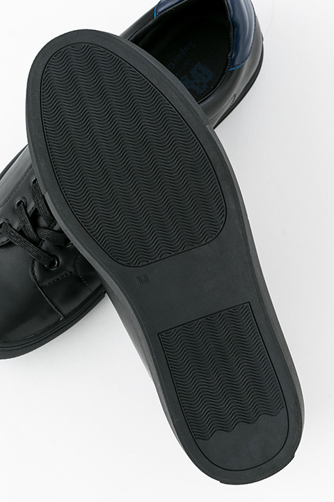 『血界戦線 & BEYOND』コラボレーション スニーカー 10,800円（税別）スティーブン・A・スターフェイズモデル(C)2017 内藤泰弘／集英社・血界戦線 & BEYOND製作委員会