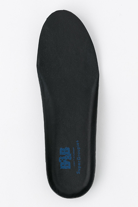 『血界戦線 & BEYOND』コラボレーション スニーカー 10,800円（税別）スティーブン・A・スターフェイズモデル(C)2017 内藤泰弘／集英社・血界戦線 & BEYOND製作委員会