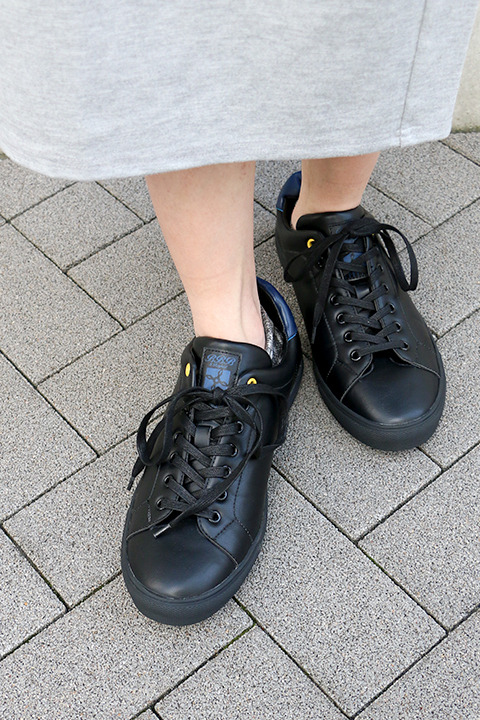 『血界戦線 & BEYOND』コラボレーション スニーカー 10,800円（税別）スティーブン・A・スターフェイズモデル(C)2017 内藤泰弘／集英社・血界戦線 & BEYOND製作委員会