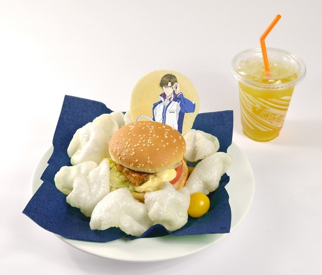 「手塚国光の手塚ファントムバーガー＆グリーンティーセット」(990 円)(C)許斐 剛／集英社・ＮＡＳ・新テニスの王子様プロジェクト