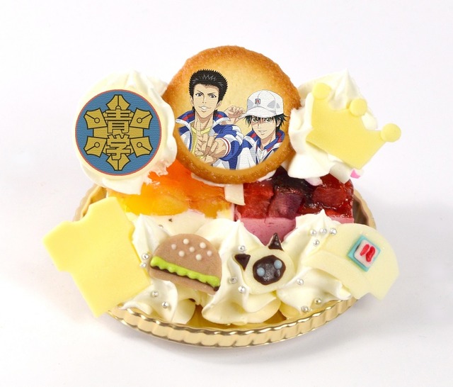 「越前リョーマと桃城 武の阿吽戦法ケーキ (アップル＆ピーチケーキ、 ダブルベリーケーキ)」(720 円)(C)許斐 剛／集英社・ＮＡＳ・新テニスの王子様プロジェクト