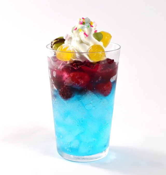 『新テニスの王子様 RisingBeat』コラボドリンク「RisingBeat☆」(600 円)(C)許斐 剛／集英社・ＮＡＳ・新テニスの王子様プロジェクト