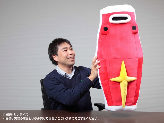 「機動戦士ガンダム ひとやすみシールドクッション」RX-78-2 GUNDAM／YMS-15 GYAN　各4,968円（税込／送料・手数料別途）(C)創通・サンライズ