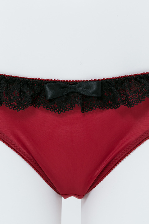 『ローゼンメイデン』コラボレーションランジェリーセット（真紅 モデル）9,800円（税別）(C)PEACH-PIT・集英社／ローゼンメイデン製作委員