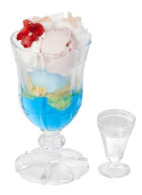 「パフェっていったいなんですか？」800円(C)GAINAX・中島かずき/アニプレックス・KONAMI・テレビ東京・電通 (C)2017 NAMCO All rights