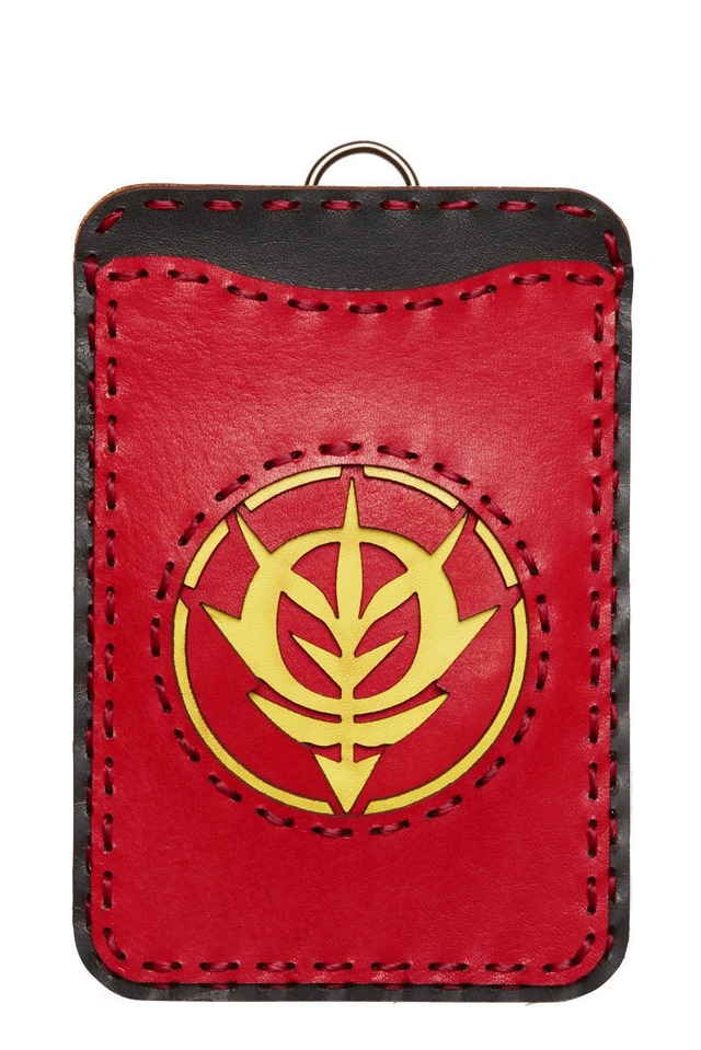 「パスケース シャアレッド」価格:12,960円（すべて税込・手数料別途）(C)創通・サンライズ