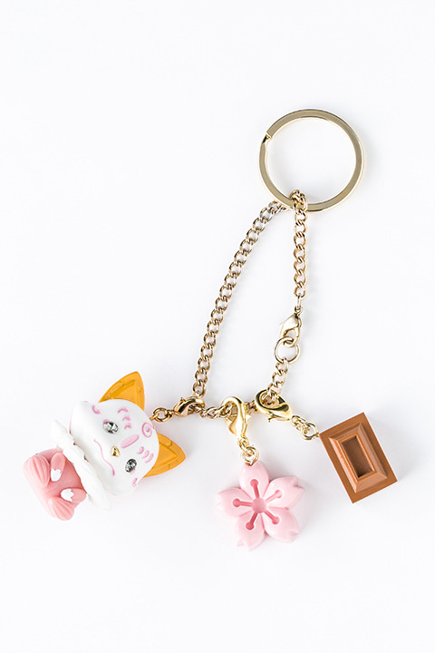 『刀剣乱舞-ONLINE-』コラボレーション　チャームセット（こんのすけ ストロベリーチョコ モデル）9,800円（税別）(C)2015-2018 DMM GAMES/Nitroplus