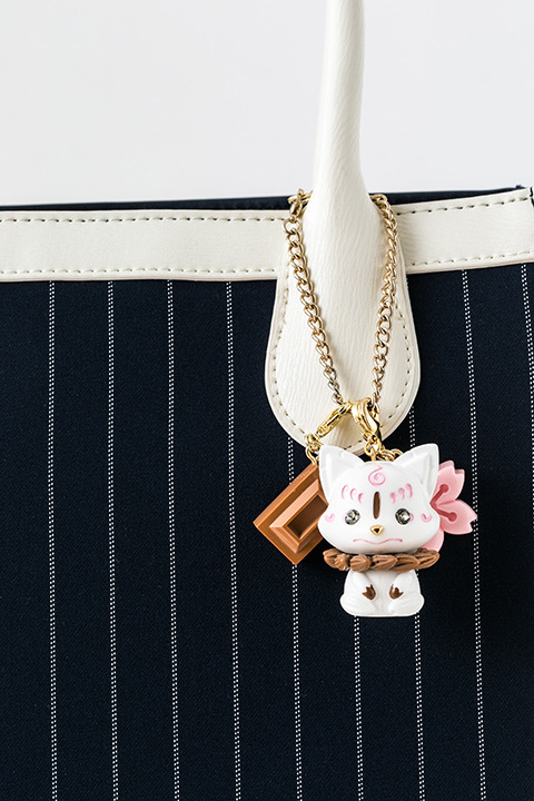 『刀剣乱舞-ONLINE-』コラボレーション　チャームセット（こんのすけ ホワイトチョコ モデル）9,800円（税別）(C)2015-2018 DMM GAMES/Nitroplus