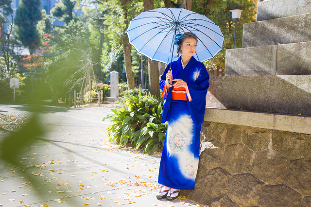 「コラボ傘 着用イメージ」各6,800円（税抜）(C)2015-2018 DMM GAMES/Nitroplus