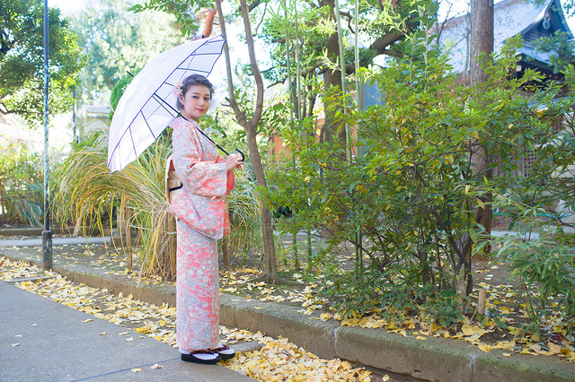 「コラボ傘 着用イメージ」各6,800円（税抜）(C)2015-2018 DMM GAMES/Nitroplus