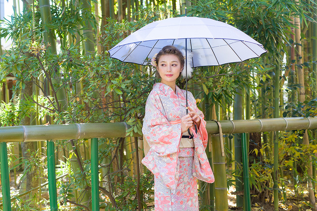 「コラボ傘 着用イメージ」各6,800円（税抜）(C)2015-2018 DMM GAMES/Nitroplus