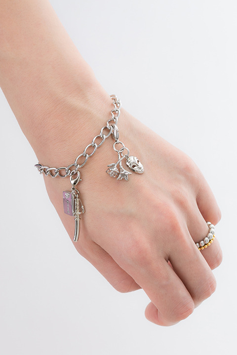 『ジョーカー・ゲーム』チャームセット(Aセット)／8,800円(税別)(C)柳広司・KADOKAWA／JOKER GAME ANIMATION PROJECT