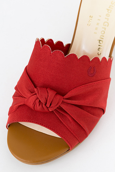 「サンダル（おそ松モデル）」14,800円（税別）(C)赤塚不二夫／おそ松さん製作委員会