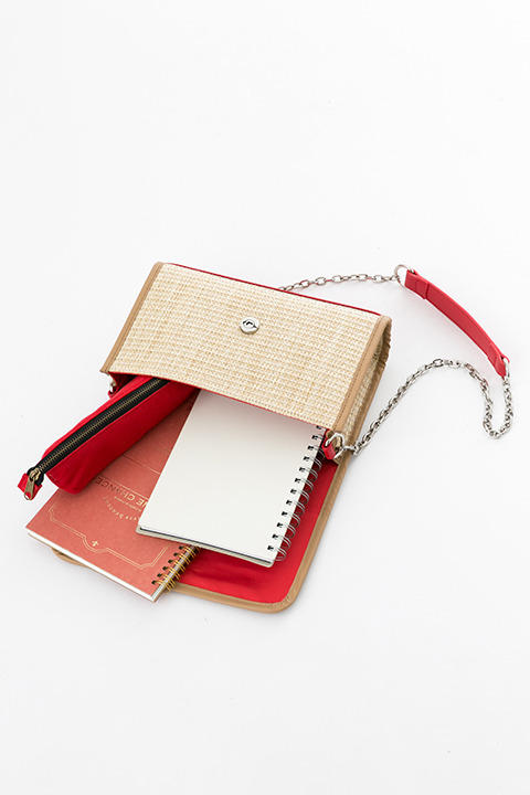 「バッグ（おそ松モデル）」10,800円（税別） (C)赤塚不二夫／おそ松さん製作委員会