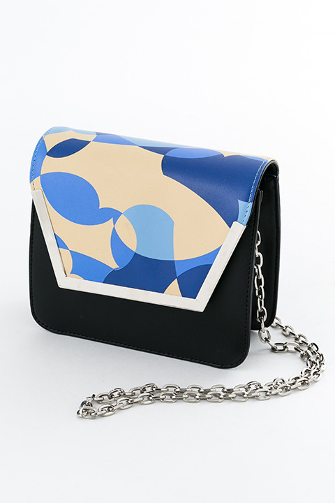 「バッグ（カラ松モデル）」9,800円（税別）(C)赤塚不二夫／おそ松さん製作委員会