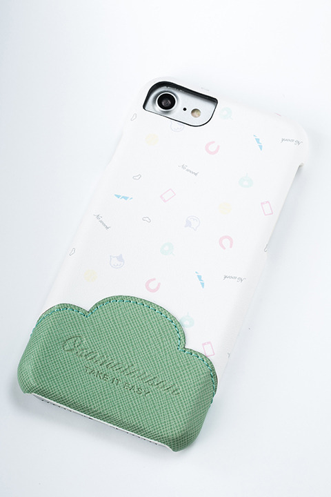 「スマートフォンケース（チョロ松モデル）」3,800円（税別）(C)赤塚不二夫／おそ松さん製作委員会