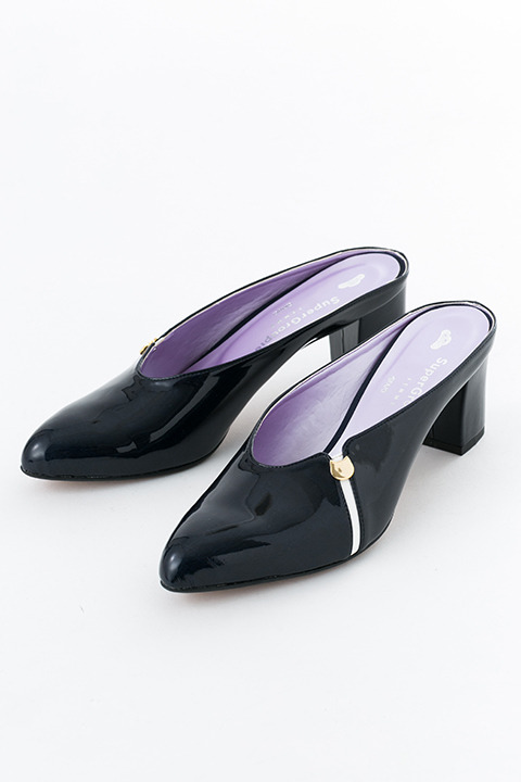 「サンダル（一松モデル）」14,800円（税別）(C)赤塚不二夫／おそ松さん製作委員会