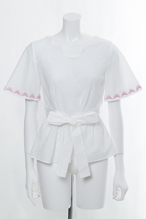 「ブラウス（トド松モデル）」10,800円（税別）(C)赤塚不二夫／おそ松さん製作委員会