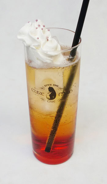 『BEATLESS ビートレス』コラボカフェ ドリンク 紅霞 ￥500＋税(C)2018 長谷敏司・redjuice・monochrom／KADOKAWA／BEATLESS製作委員会