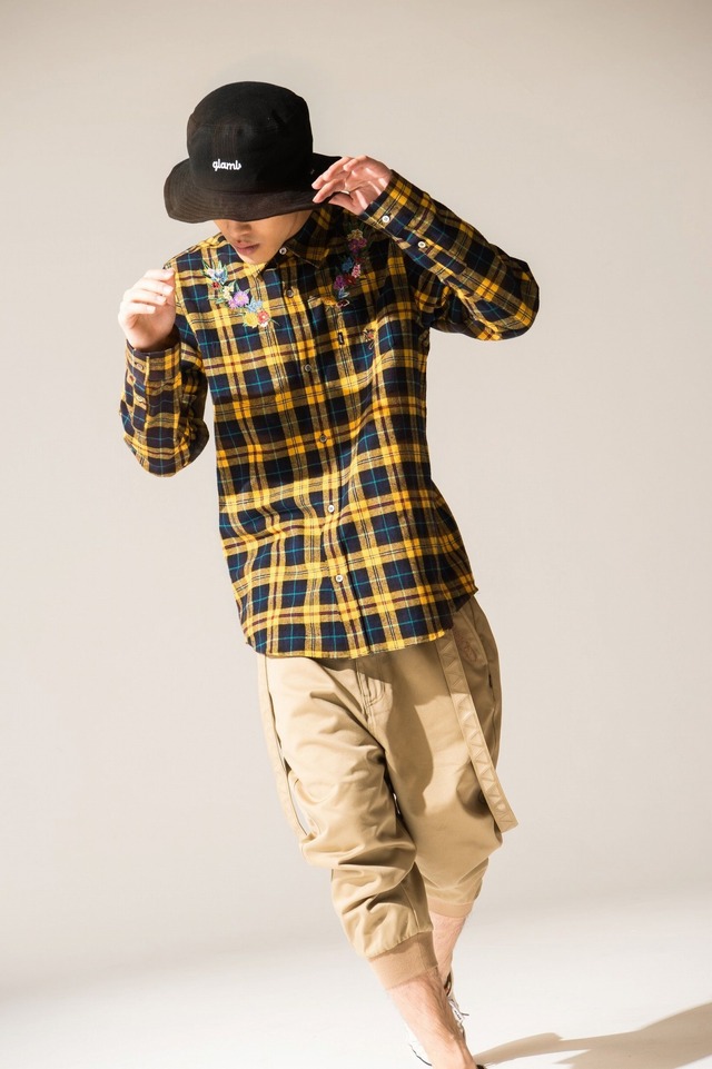 「ジョジョの奇妙な冒険【glamb】着用イメージ」(C)荒木飛呂彦＆LUCKY LAND COMMUNICATIONS/集英社・ジョジョの奇妙な冒険SC製作委員会