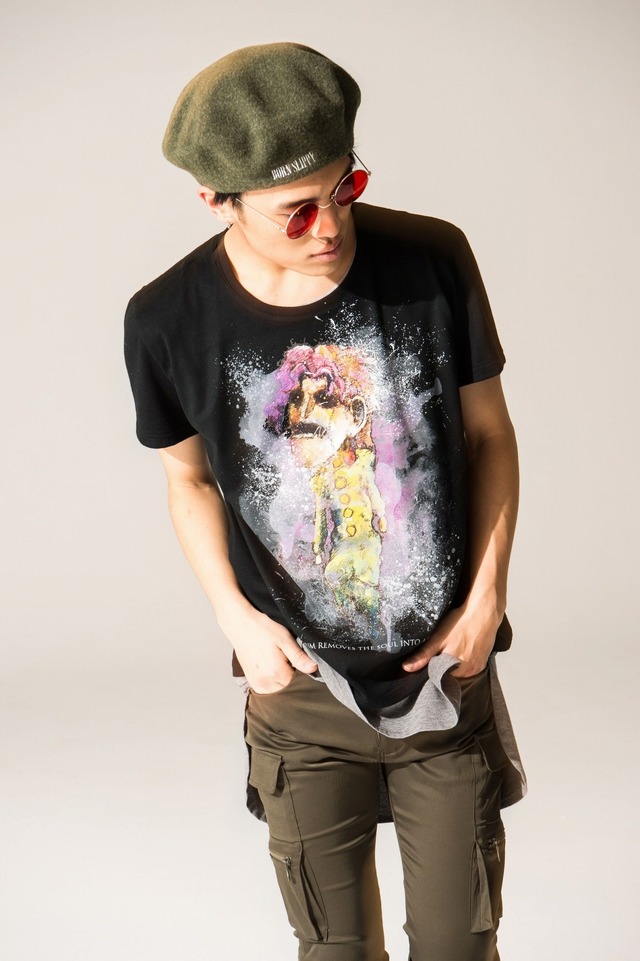 「ジョジョの奇妙な冒険【glamb】着用イメージ」(C)荒木飛呂彦＆LUCKY LAND COMMUNICATIONS/集英社・ジョジョの奇妙な冒険SC製作委員会