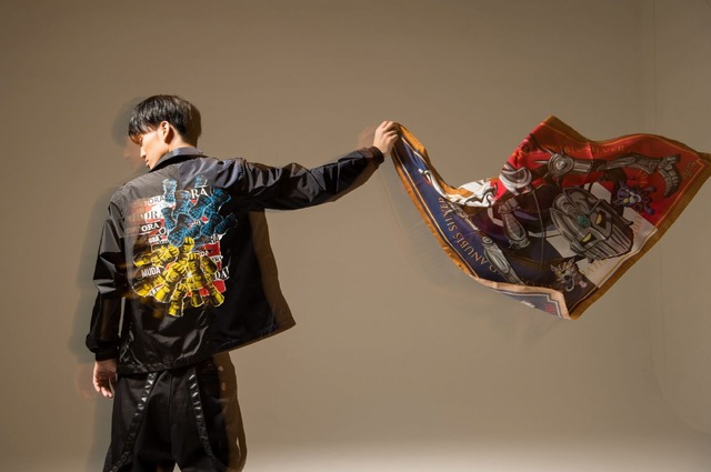 「ジョジョの奇妙な冒険【glamb】着用イメージ」(C)荒木飛呂彦＆LUCKY LAND COMMUNICATIONS/集英社・ジョジョの奇妙な冒険SC製作委員会