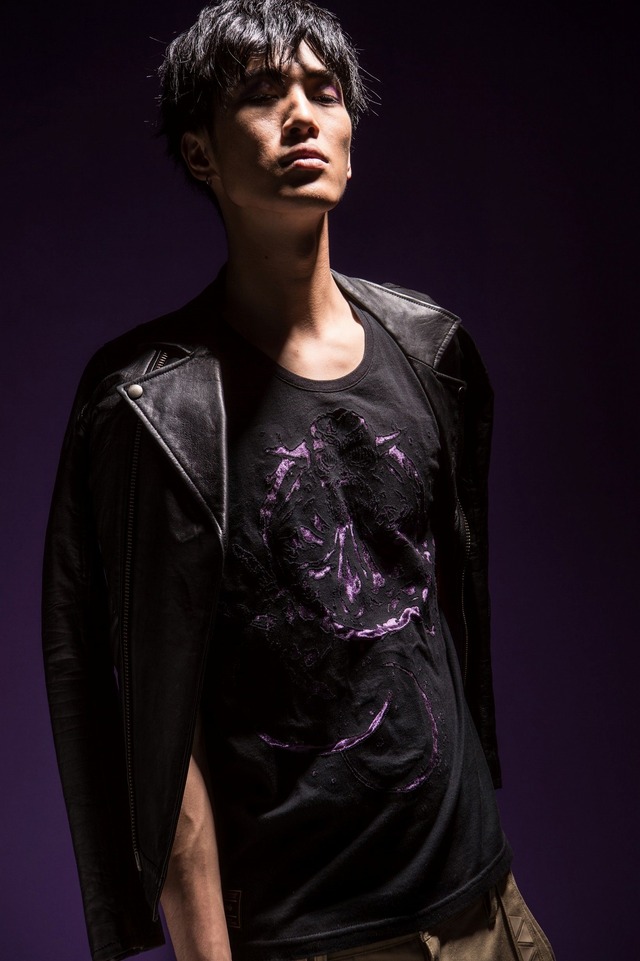 「ジョジョの奇妙な冒険【glamb】着用イメージ」(C)荒木飛呂彦＆LUCKY LAND COMMUNICATIONS/集英社・ジョジョの奇妙な冒険SC製作委員会