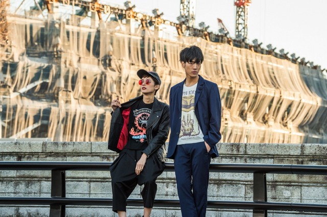 「ジョジョの奇妙な冒険【glamb】着用イメージ」(C)荒木飛呂彦＆LUCKY LAND COMMUNICATIONS/集英社・ジョジョの奇妙な冒険SC製作委員会