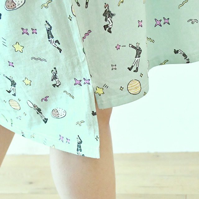 『アイドルマスター SideM』×鬼頭祈コラボ ゆったりワンピース 4,900円＋税(C)BNEI／PROJECT SideM