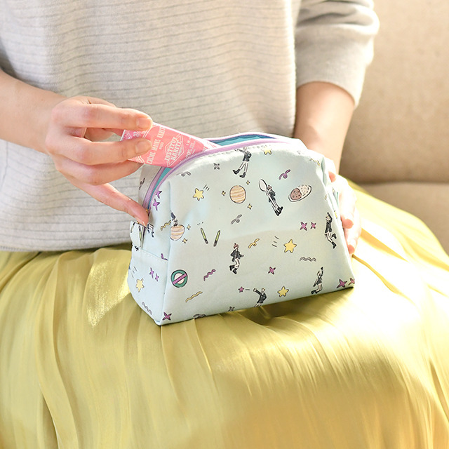 『アイドルマスター SideM』×鬼頭祈コラボ トラペーズポーチ 2,500円＋税(C)BNEI／PROJECT SideM