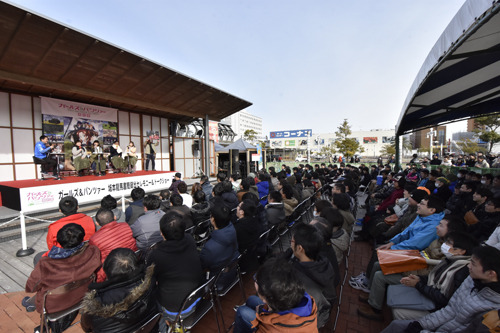 「ガルパン」歴女チームが高知を初訪問 坂本龍馬 書簡貸出セレモニーに1500人のファン集結