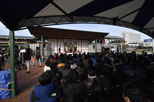 「ガルパン」歴女チームが高知を初訪問 坂本龍馬 書簡貸出セレモニーに1500人のファン集結