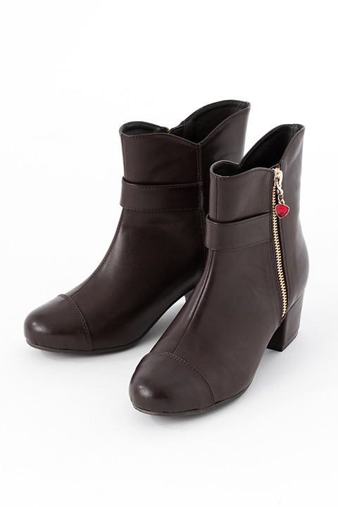 劇場版『Fate/stay night[Heaven’s Feel]』コラボレーションアイテム 遠坂 凛 モデル ブーティ／16,800円(税別)(C)TYPE-MOON・ufotable・FSNPC