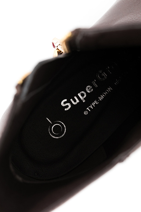 劇場版『Fate/stay night[Heaven’s Feel]』コラボレーションアイテム 遠坂 凛 モデル ブーティ／16,800円(税別)(C)TYPE-MOON・ufotable・FSNPC