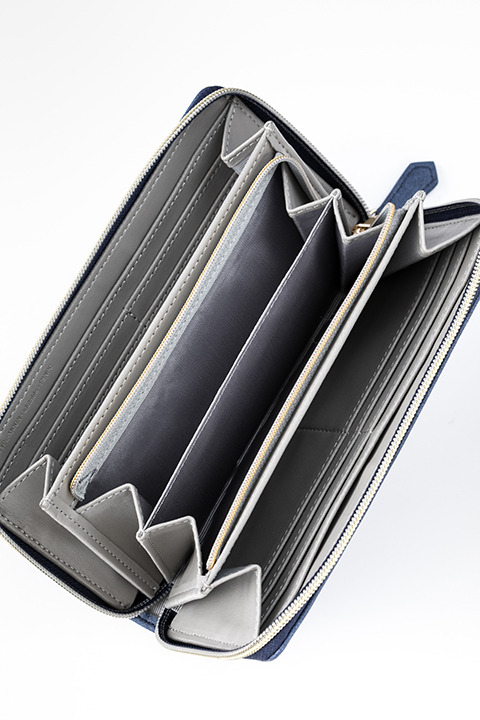 劇場版『Fate/stay night[Heaven’s Feel]』コラボレーションアイテム セイバー モデル 長財布／9,800円(税別)(C)TYPE-MOON・ufotable・FSNPC