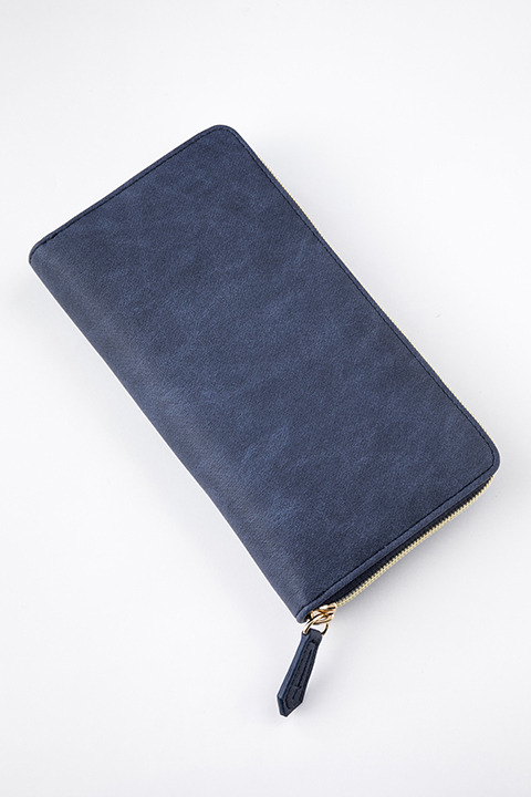 劇場版『Fate/stay night[Heaven’s Feel]』コラボレーションアイテム セイバー モデル 長財布／9,800円(税別)(C)TYPE-MOON・ufotable・FSNPC