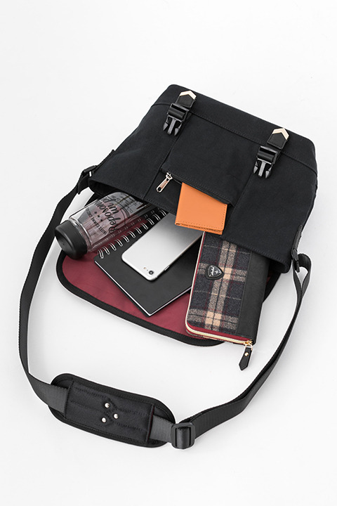 劇場版『Fate/stay night[Heaven’s Feel]』コラボレーションアイテム アーチャー モデル バッグ／11,800円(税別)(C)TYPE-MOON・ufotable・FSNPC