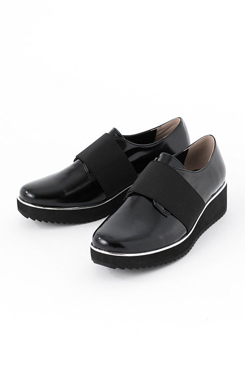 劇場版『Fate/stay night[Heaven’s Feel]』コラボレーションアイテム アーチャー モデル シューズ／15,800円(税別)(C)TYPE-MOON・ufotable・FSNPC