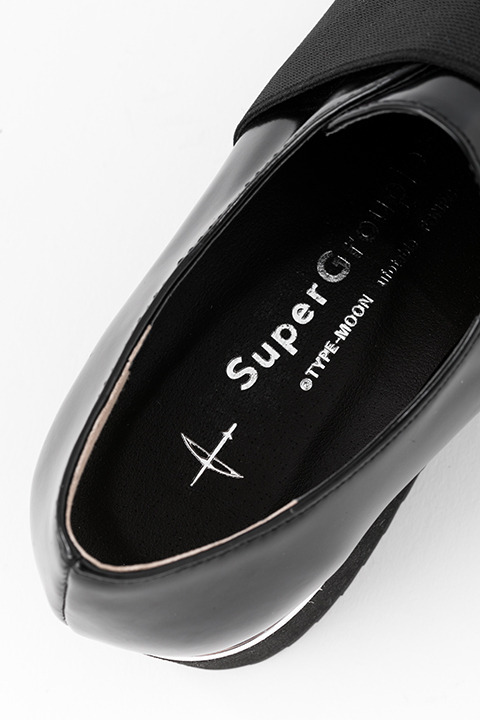 劇場版『Fate/stay night[Heaven’s Feel]』コラボレーションアイテム アーチャー モデル シューズ／15,800円(税別)(C)TYPE-MOON・ufotable・FSNPC