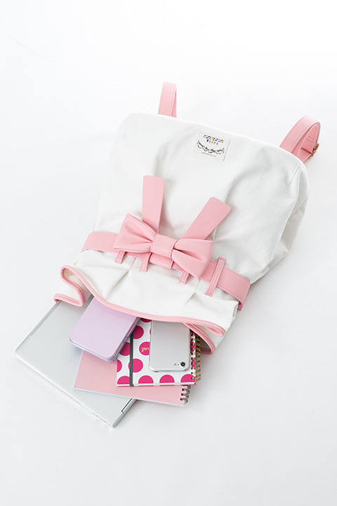 『魔法少女まどか☆マギカ』コラボレーションアイテム 鹿目まどかモデル バッグ／10,800円(税別)(C)Magica Quartet／Aniplex・Madoka Movie Project Rebellion